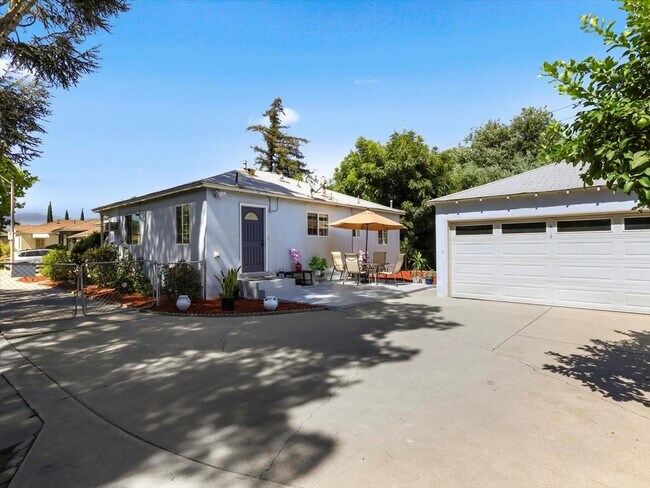 Building Photo - 3801 Legion Ln