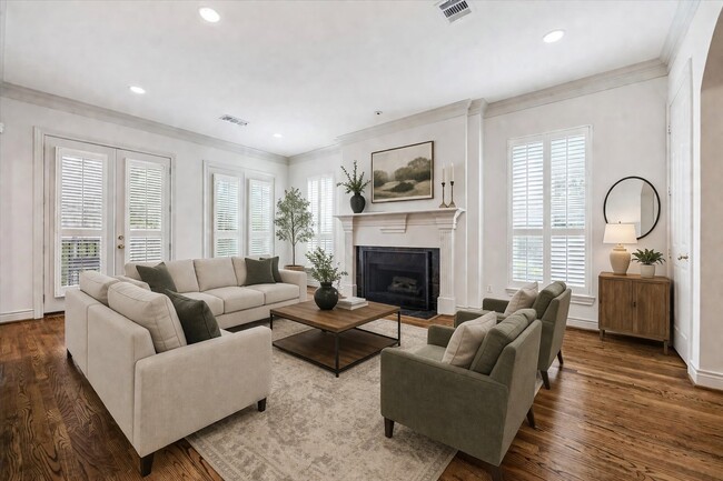 Building Photo - 1811 Devonshire Crescent