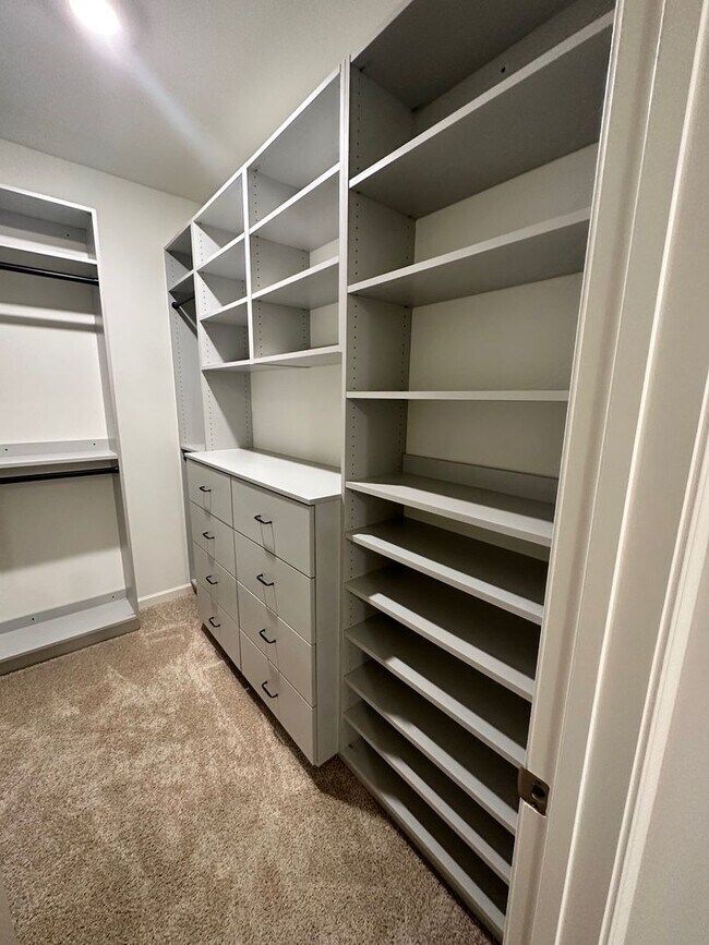 Building Photo - 224 Park Crest Run