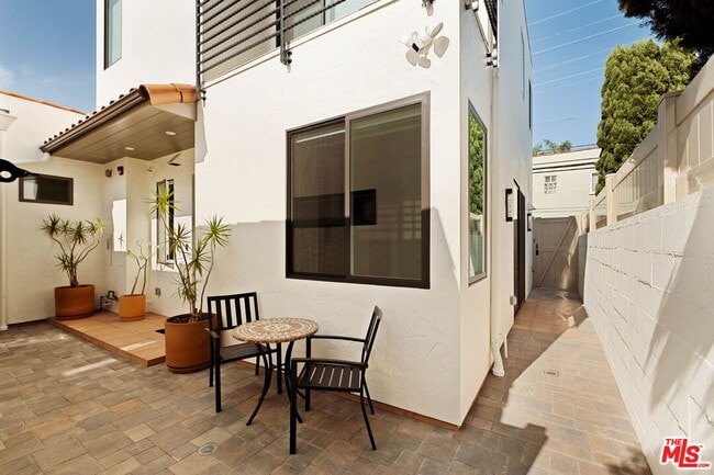 Building Photo - 2325 27th St