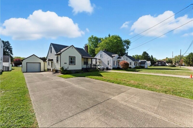 Building Photo - 132 33rd St SE