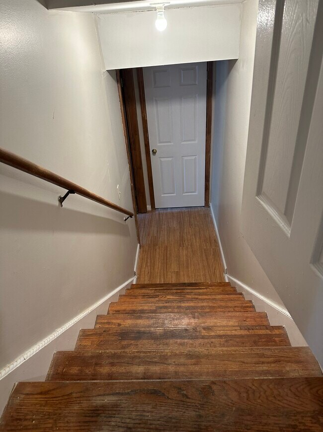 hallway to downstairs - 3352 Wedgewood Dr