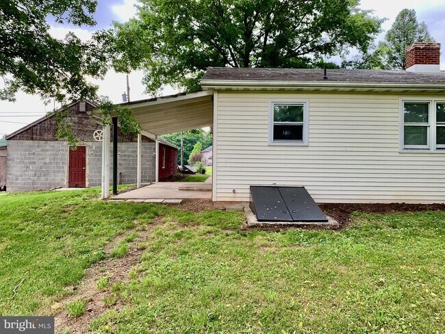 Building Photo - 691 Alleghenyville Rd