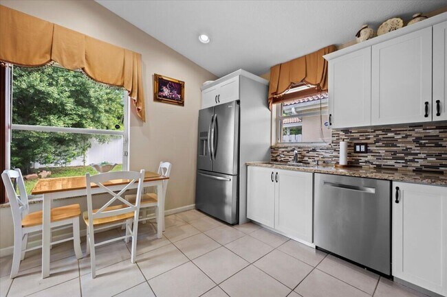 Building Photo - 12127 Sunset Point Dr