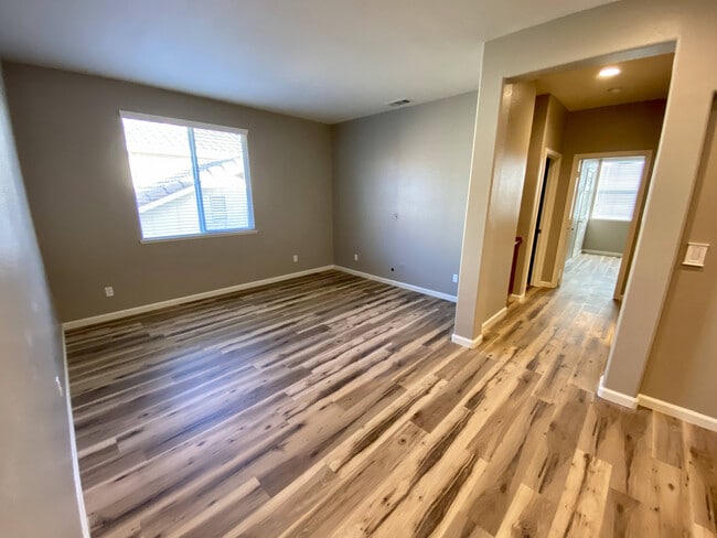 Building Photo - 1001 La Paloma St