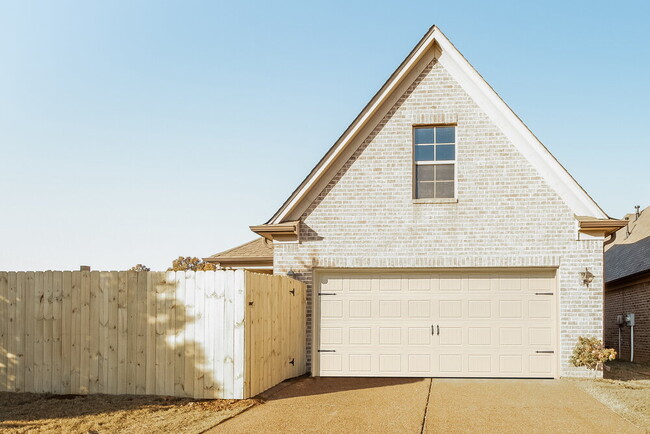Building Photo - 6213 Arlington Ln