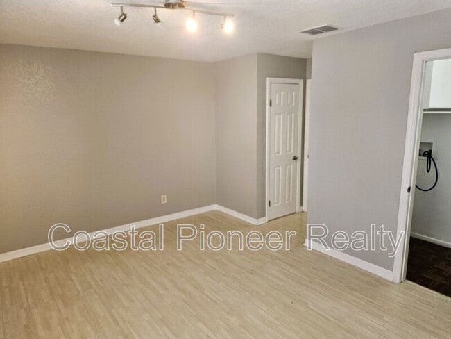 Building Photo - 7549 Abonado Rd