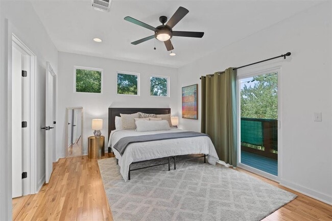 Building Photo - 2411 E 11th St