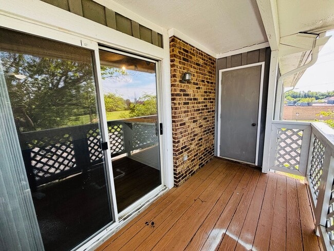 Building Photo - 824 Cascade Ct