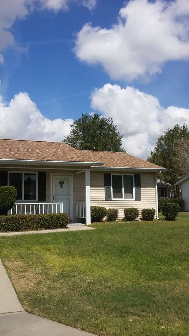 Primary Photo - Charming 2/1 Home in Oak Run 55+ Community...