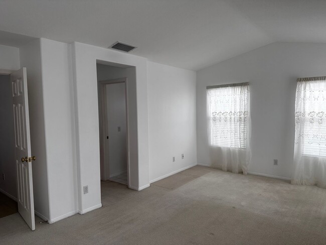 Building Photo - BOA2