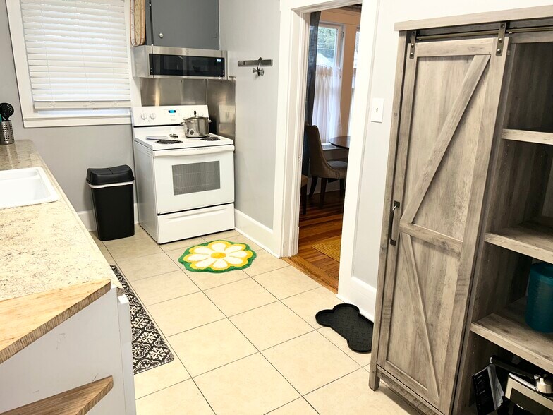 Building Photo - 1039 Riviera St