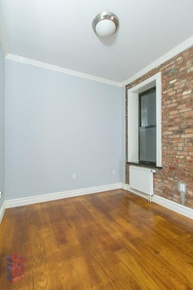 Building Photo - 202 E 13th St