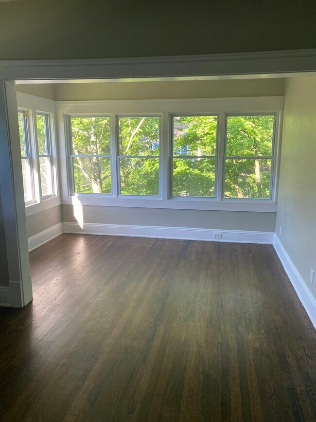 Building Photo - 1683 Colonial Dr