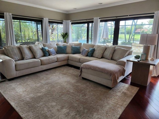 Building Photo - 3250 Lakeview Blvd