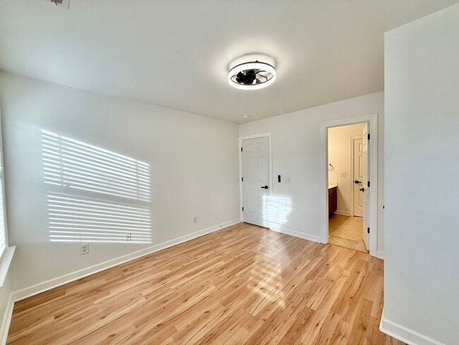 Building Photo - Modern 3BD, 2.5BA End Unit Raleigh Townhome with HOA Amenities Near I-540 & Triangle Town Center