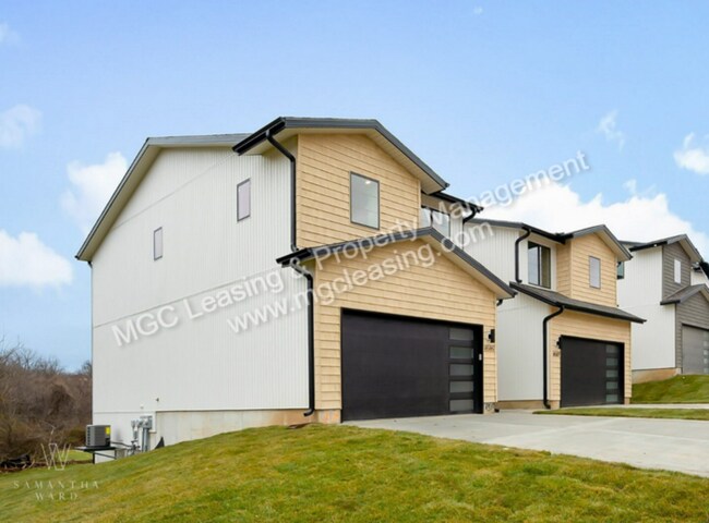 Building Photo - Stunning Ayden Place Townhome!