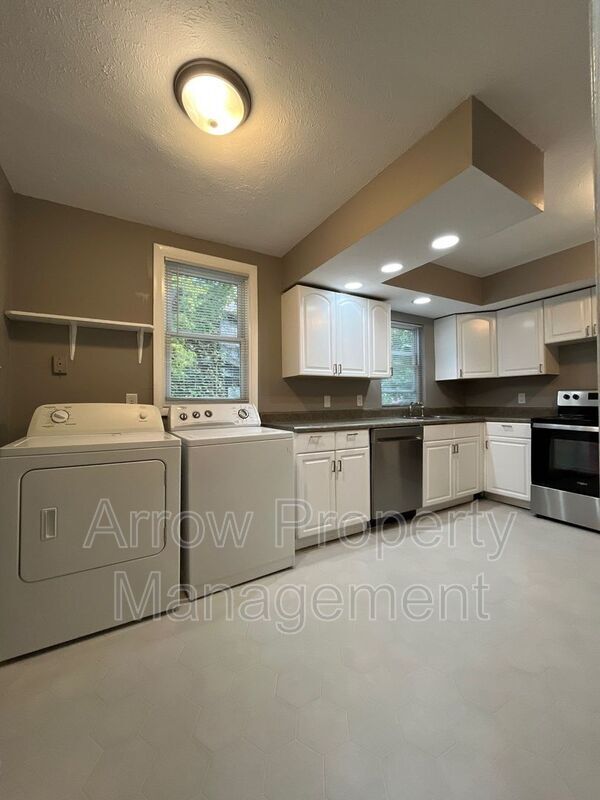 Building Photo - 445 N 25th St