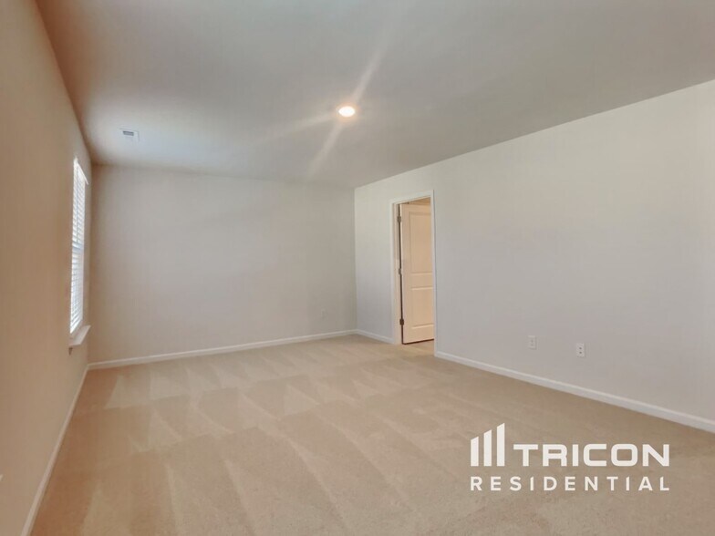 Building Photo - 141 Chapel Dr