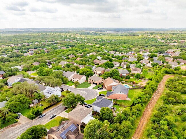 Building Photo - Spacious & Thoughtfully Updated 4-Bedroom ...