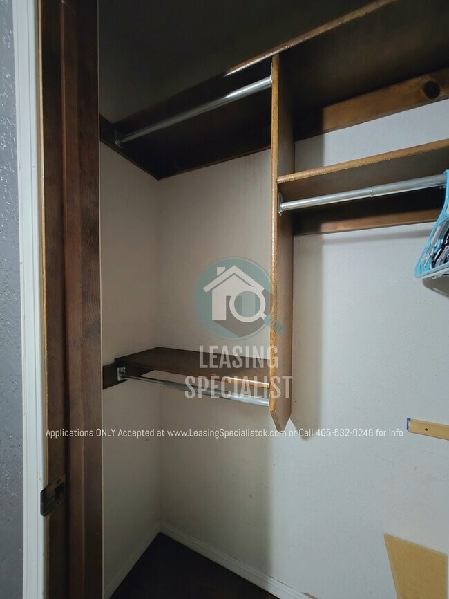 Building Photo - Charming Yukon 3 Bed 2 Bath Home