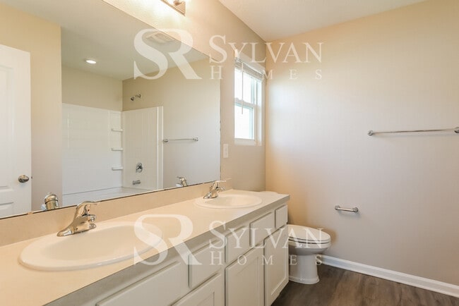 Building Photo - Move-in ready for new residents!