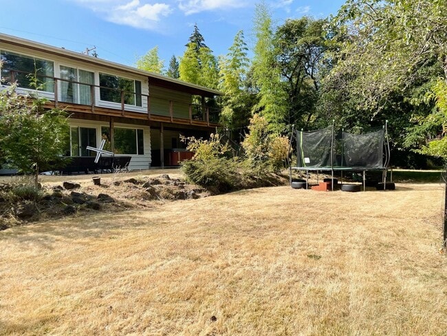 Building Photo - Beautifully Remodeled 5 Bed 2.75 Bath Home in Eastgate