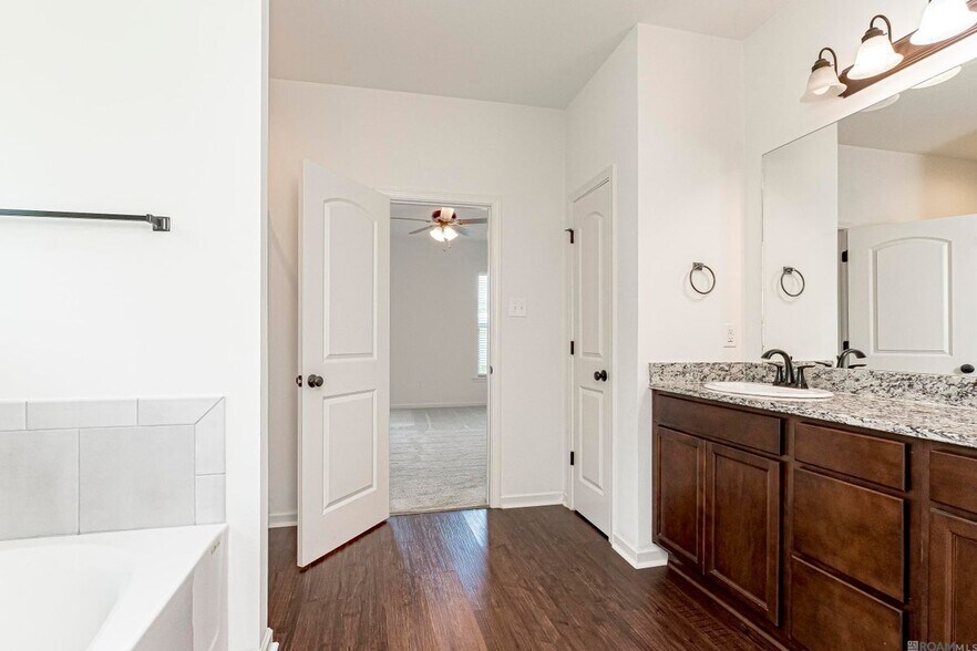 Building Photo - 41437 Cozy Wy