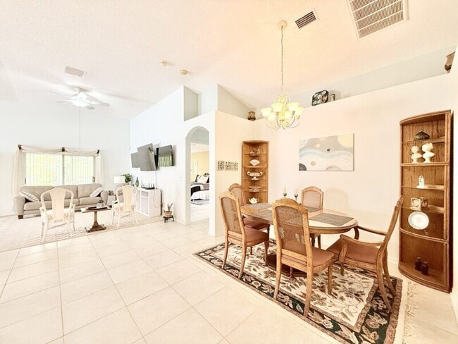 Building Photo - 854 Addison Dr NE