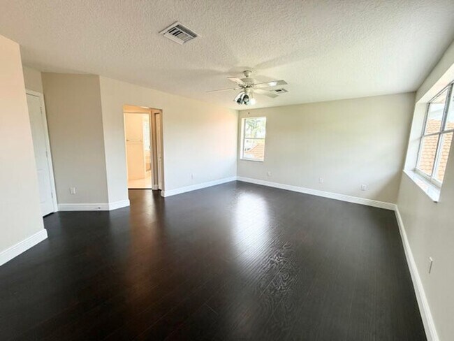 Building Photo - 12902 Hyland Cir