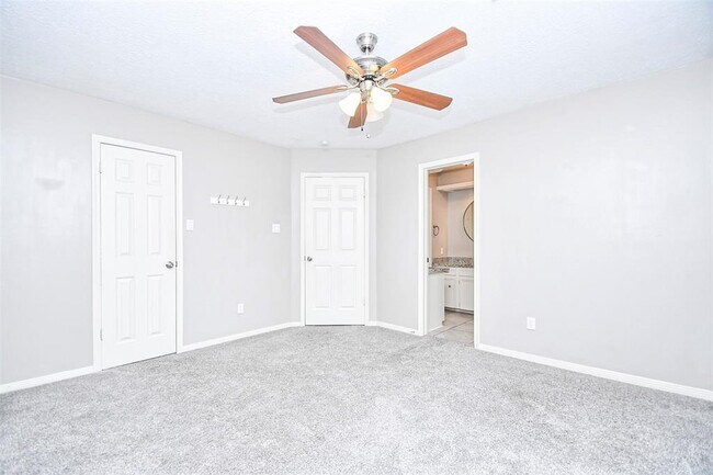Building Photo - 811 Sugar Plum Cir