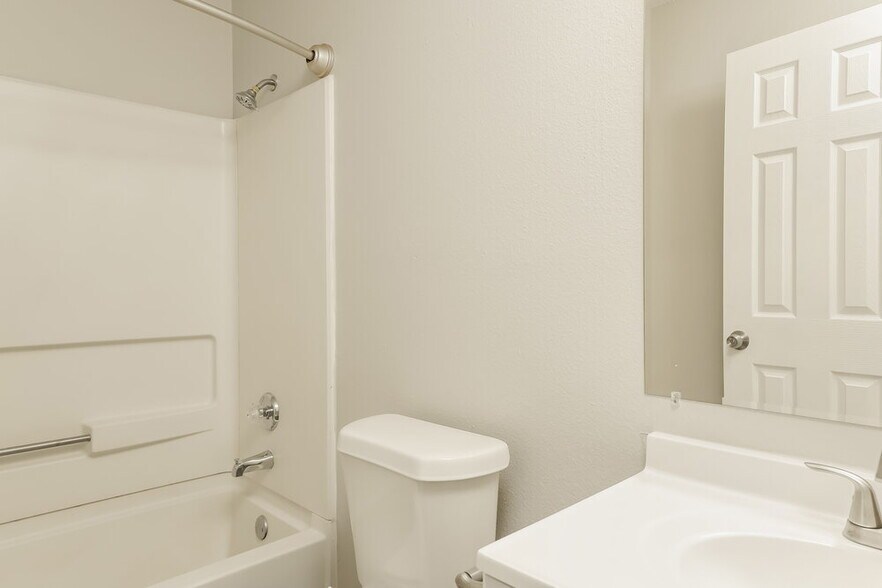 Building Photo - 8151 Cheryl Meadow Dr