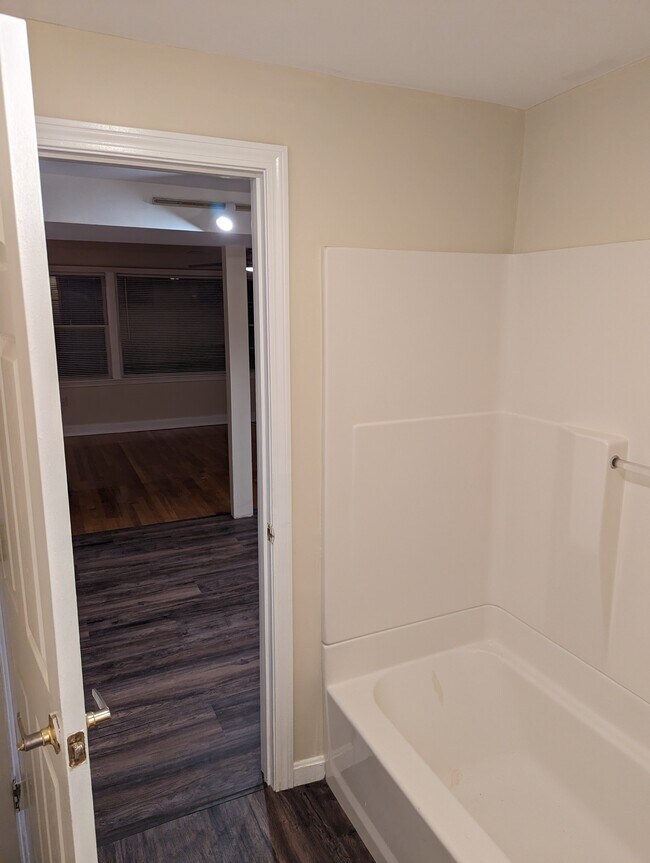 Building Photo - 41 May St