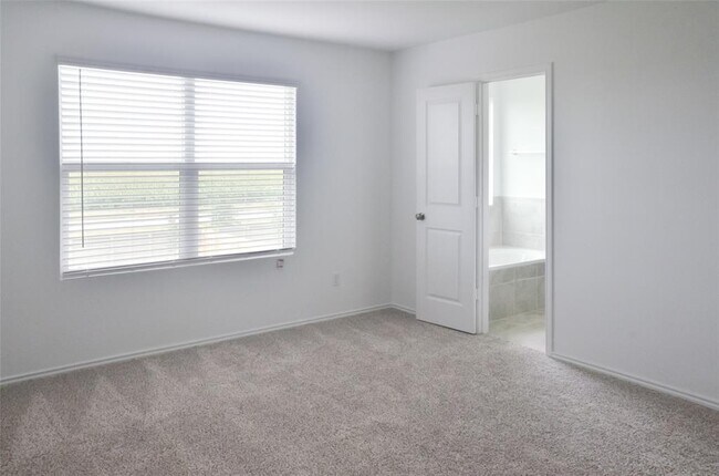 Building Photo - 136 Canley Lp