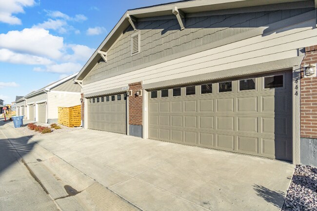 Building Photo - 444 Tigercat Wy