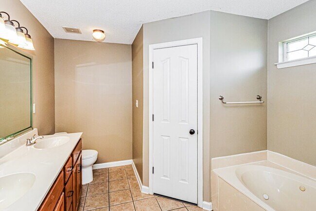 Building Photo - 8390 Pinnacle Dr