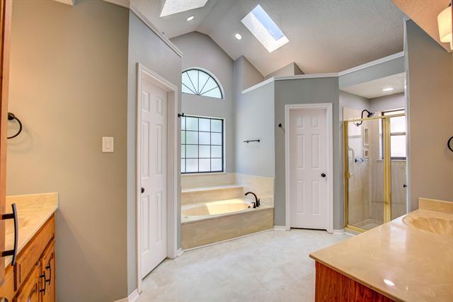 Building Photo - 3914 Meadow Dr