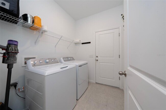 Building Photo - 1485 Effra Wy