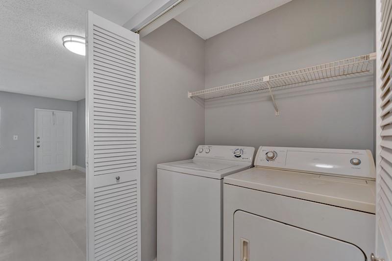 Building Photo - 1430 Meadows Cir W