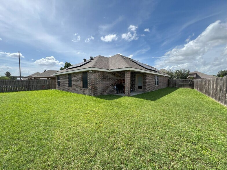 Building Photo - 2002 Butkus Dr