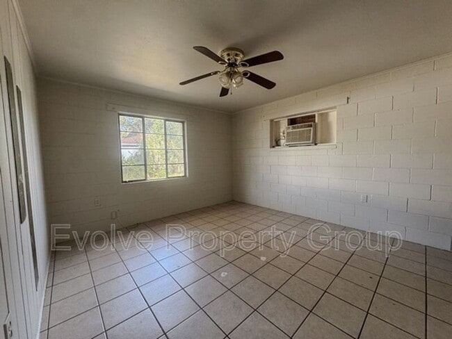 Building Photo - 710 N Grove St