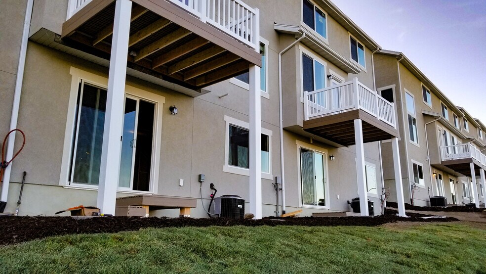 Building Photo - 14569 S Quiet Shade Dr