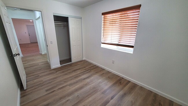 Building Photo - Just remodeled 2 bedrooms and 2 full bathrooms apartment.