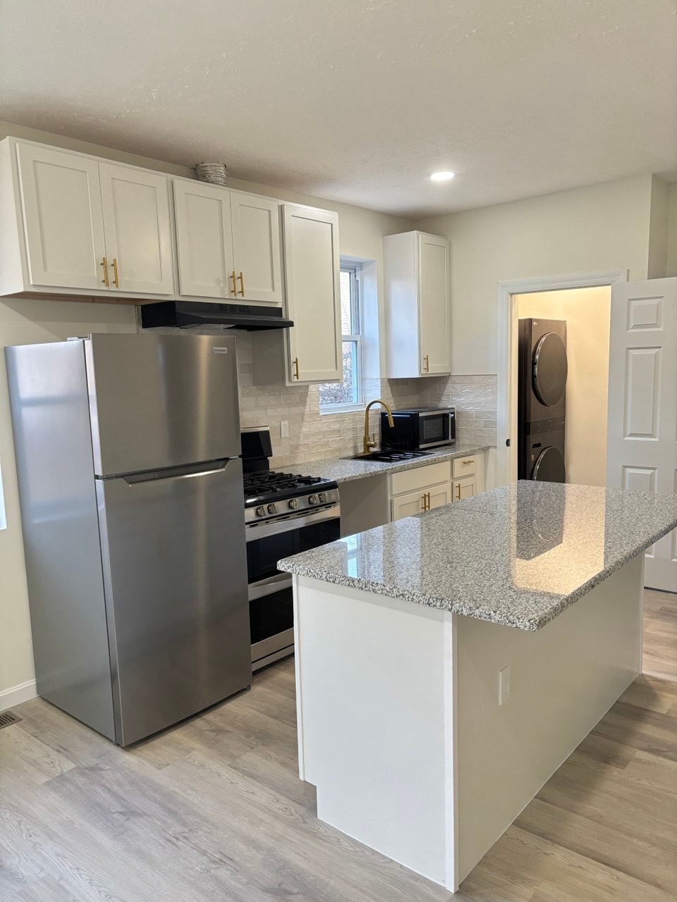 Kitchen, Dishwasher Included - 2483 E 89th St