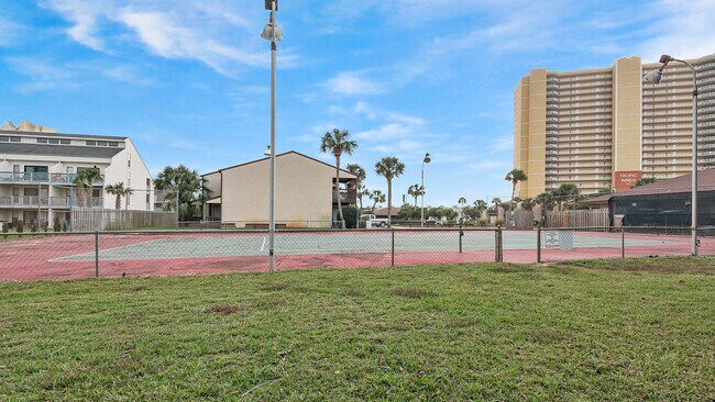 Building Photo - 17620 Front Beach Rd