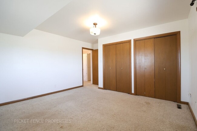 Building Photo - Charming 3-bedroom, 2-bathroom Home