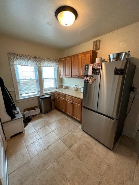 Building Photo - 2062 Ludington Ave