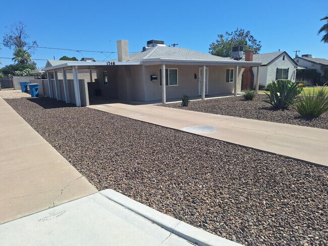 Building Photo - 1748 W Glenrosa Ave