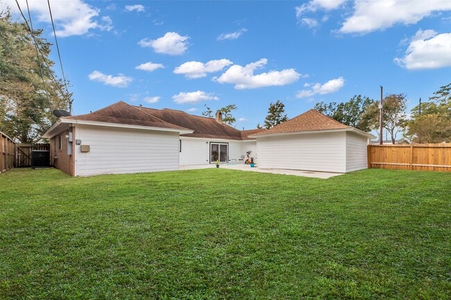 Building Photo - 3518 Shore Shadows Dr