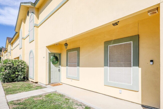 Building Photo - 1000 Ranchway Dr